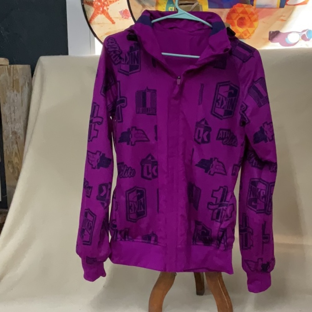 EUC woman’s reversible Nike jacket with hood - Picture 3 of 4